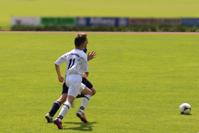 中超赛场争议判罚：VAR判罚引发热议,