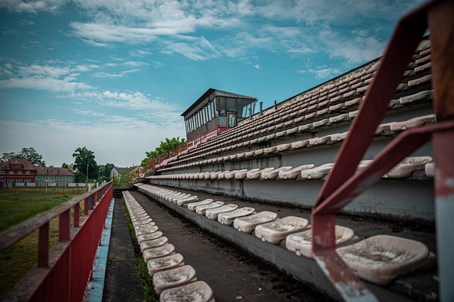 泰伦·卢：我也不知道第三节为啥崩了，这真的伤害了我们