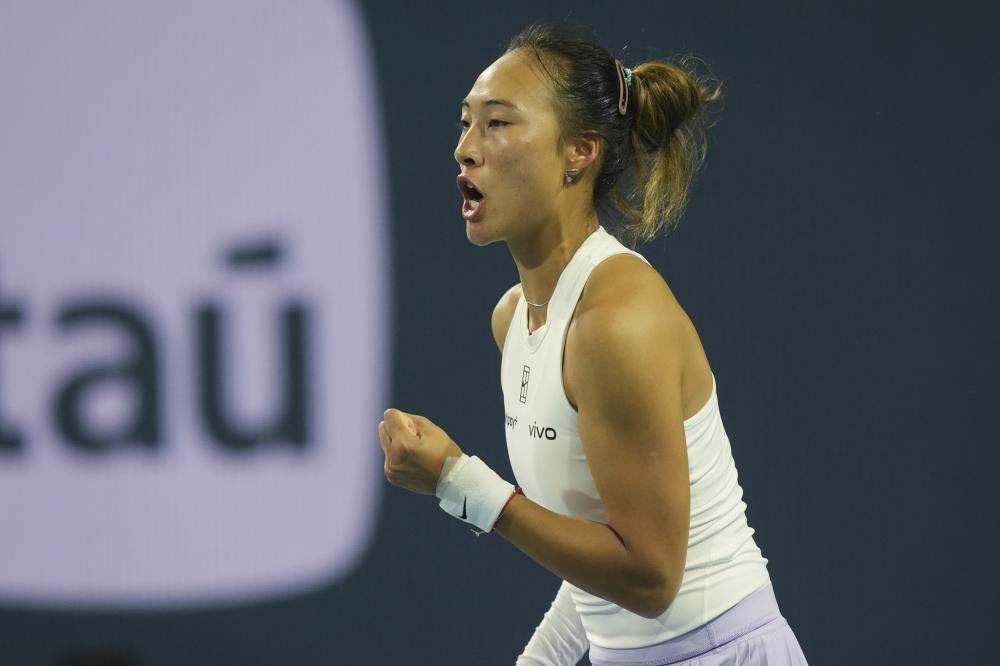 记者：前国门李雷雷有望接替杨智，担任青岛西海岸守门员教练